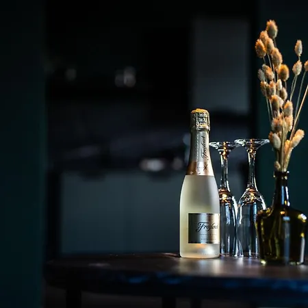 Llr Design - Emerald Im Zentrum Von Apartamento